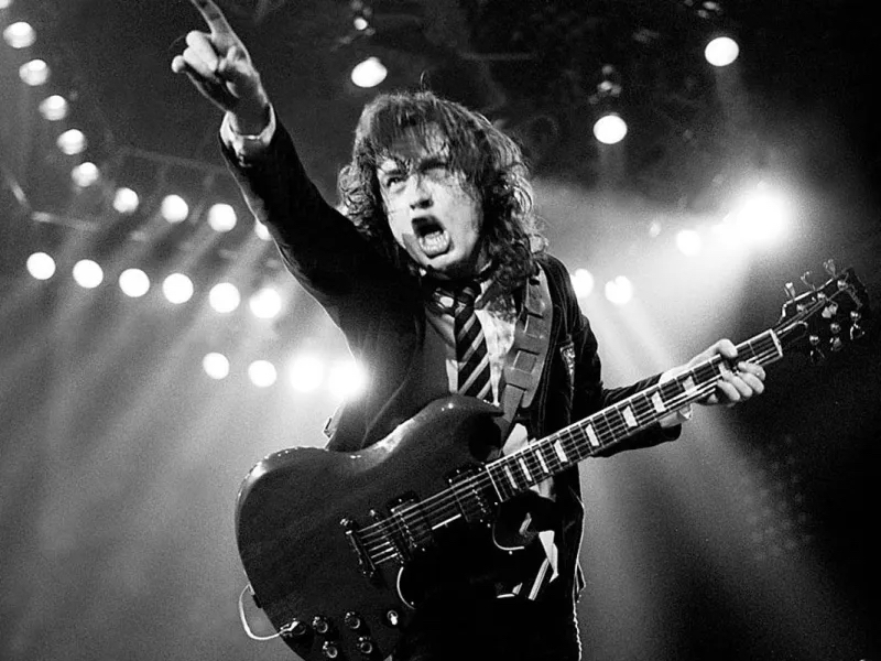 Angus Young12