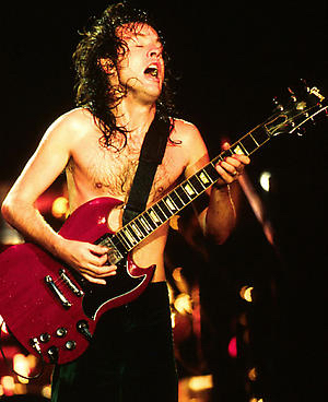 Angus Young4